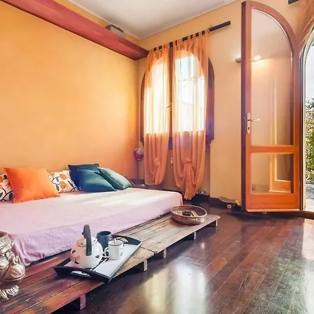 Bohemien Chic 20 Minutes From The Duomo By Hotea * Милан